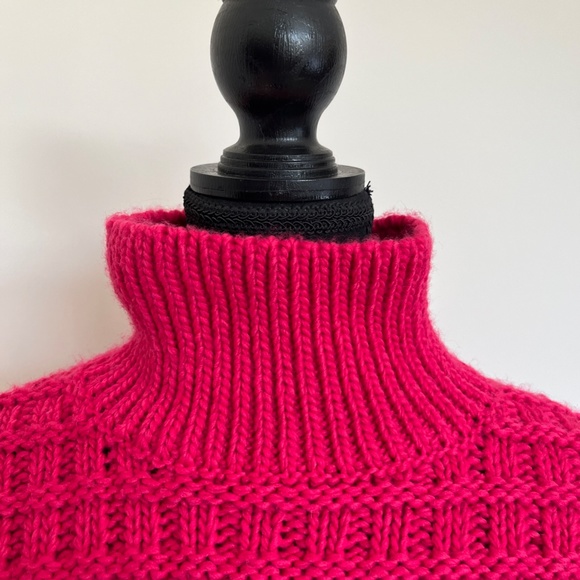 LG - H&M Oversized Thick Pink Knit Sweater - Picture 5 of 8